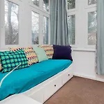 90m2 400m To The By Renters