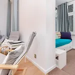 90m2 400m To The By Renters