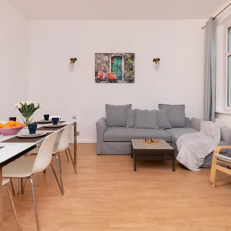 90m2 400m To The By Renters Apartamento