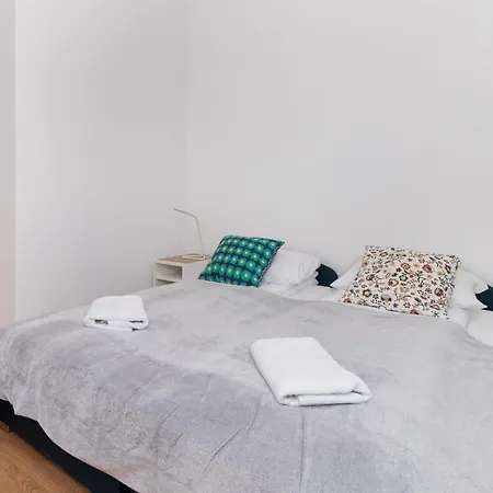 90m2 400m To The By Renters