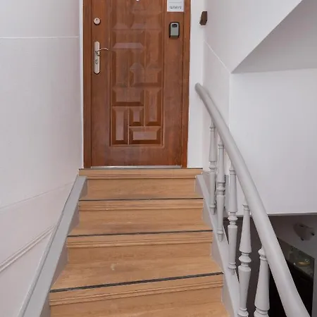 90m2 400m To The By Renters *